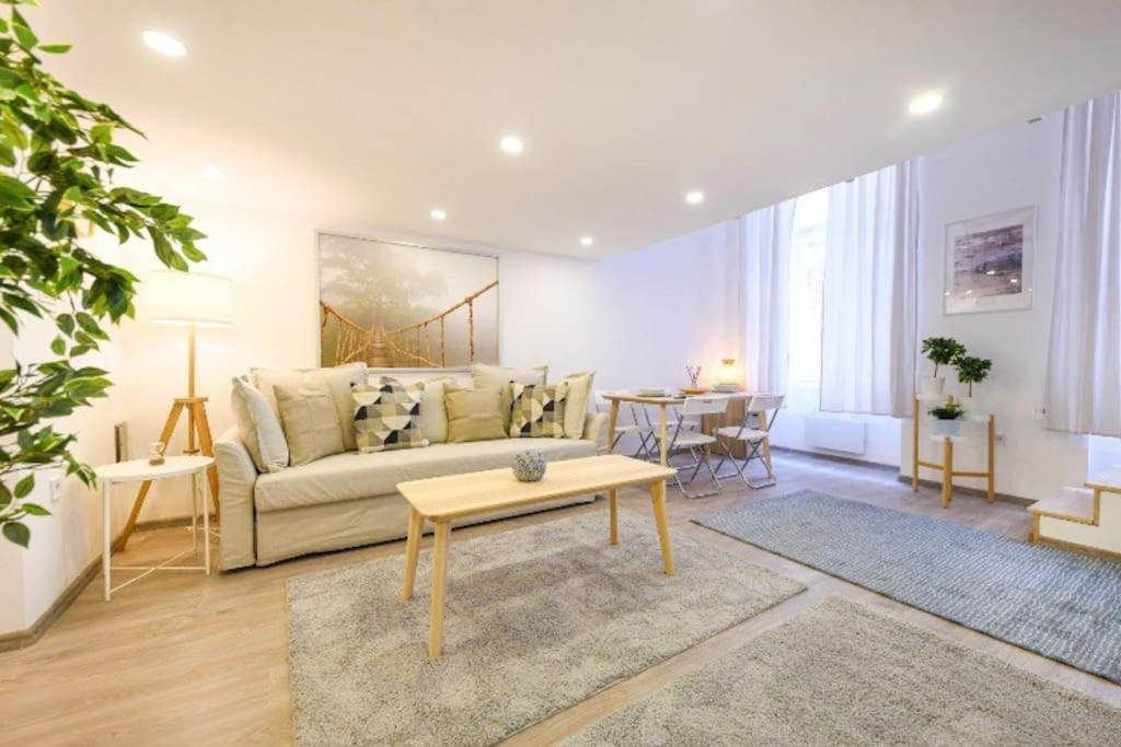 2 Bedroom Flat In Nyar Str., Boutique Βουδαπέστη Εξωτερικό φωτογραφία