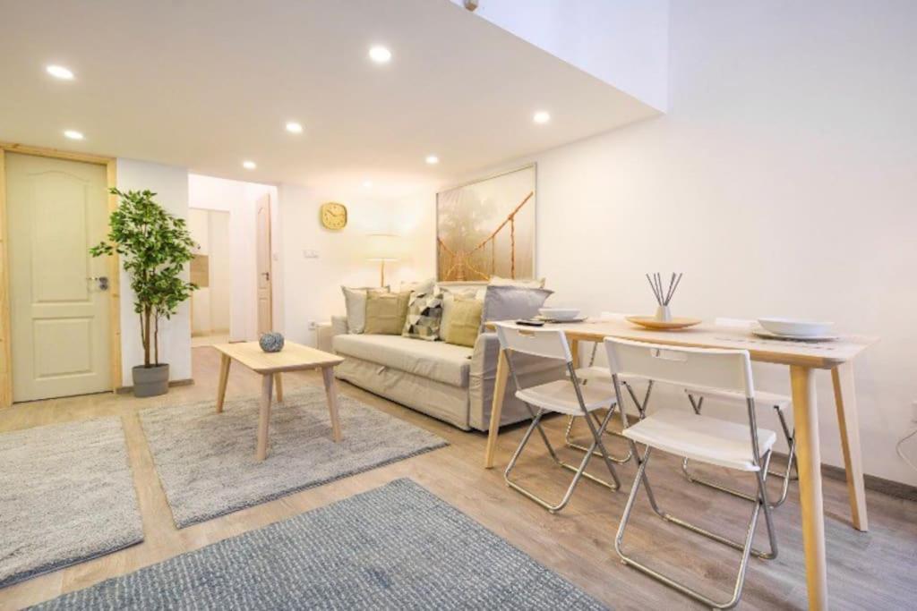 2 Bedroom Flat In Nyar Str., Boutique Βουδαπέστη Εξωτερικό φωτογραφία