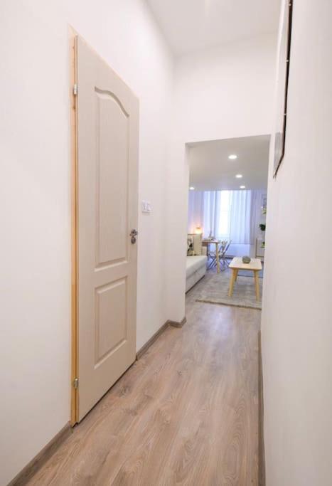 2 Bedroom Flat In Nyar Str., Boutique Βουδαπέστη Εξωτερικό φωτογραφία